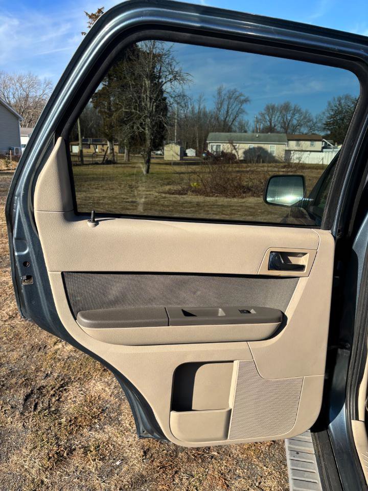 Used 2010 Mercury Mariner 2WD image 20