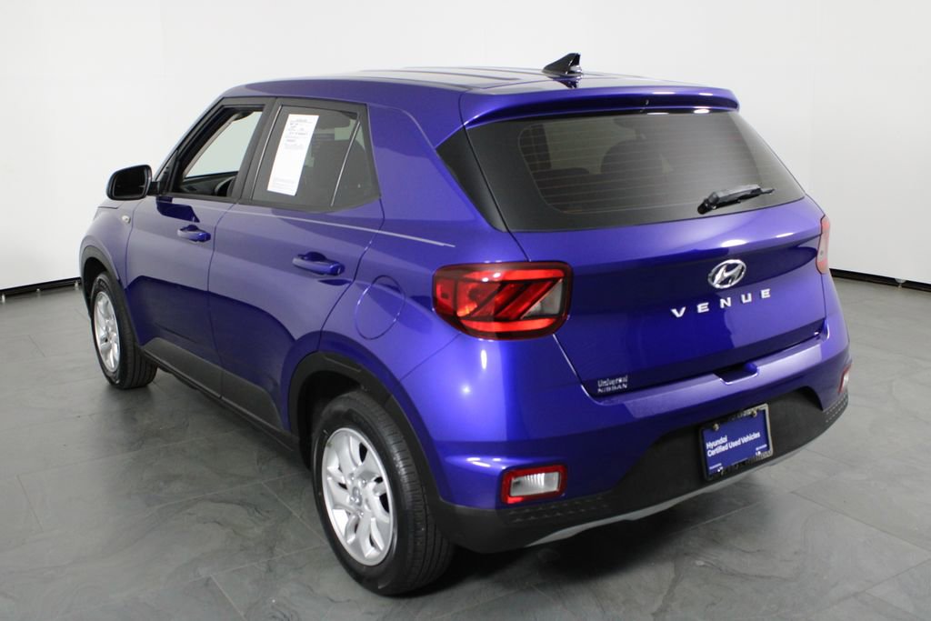 Certified 2021 Hyundai Venue SE image 4