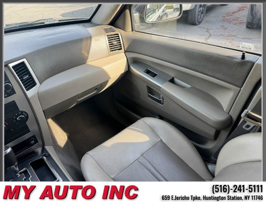 Used 2010 Jeep Grand Cherokee Laredo AWD/4WD image 14