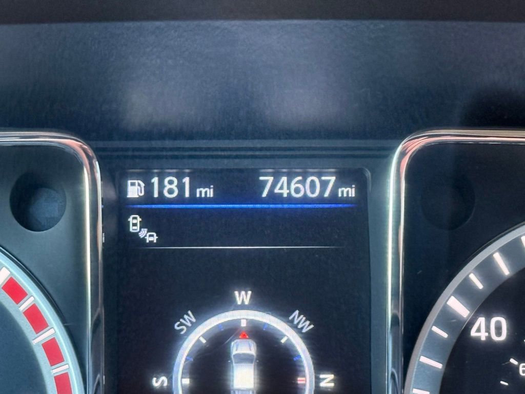 Used 2019 Nissan Titan SV w/ SV Convenience Package image 30