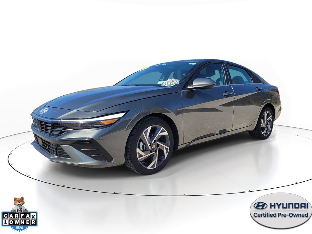 Used 2025 Hyundai Elantra SEL FWD image 2