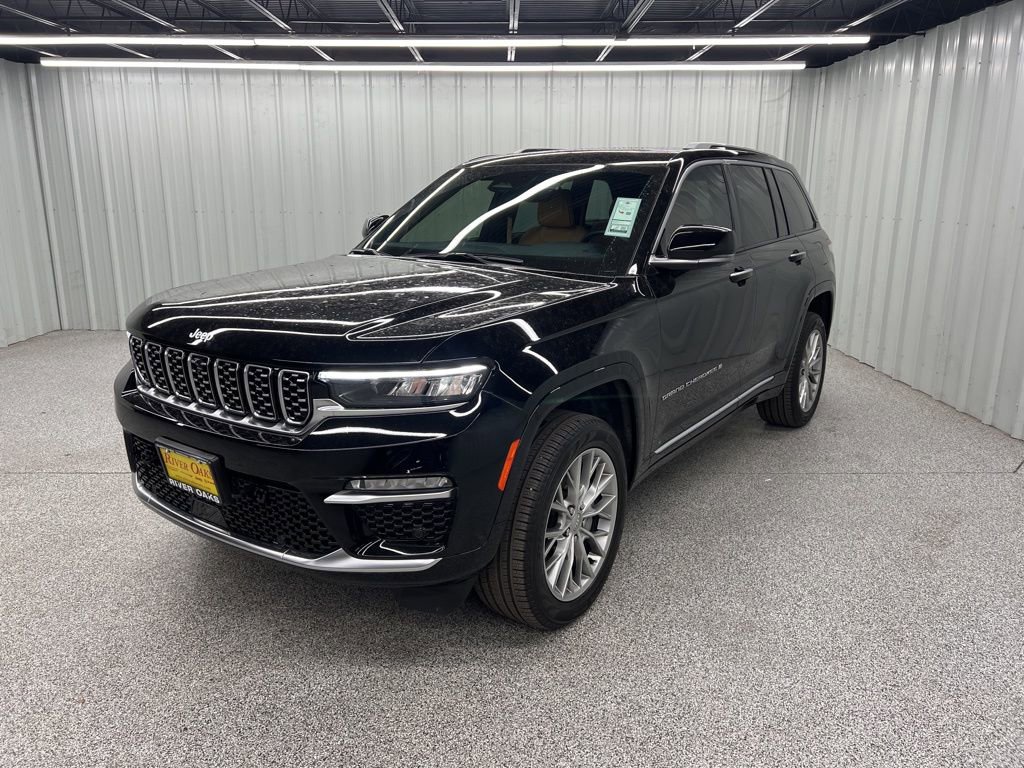 Used 2024 Jeep Grand Cherokee Summit w/ Luxury Tech Group V image 3