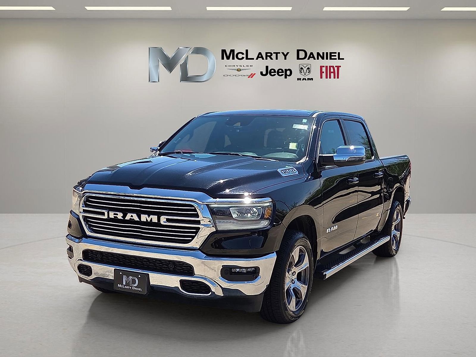 Used 2023 RAM 1500 Laramie AWD/4WD image 2