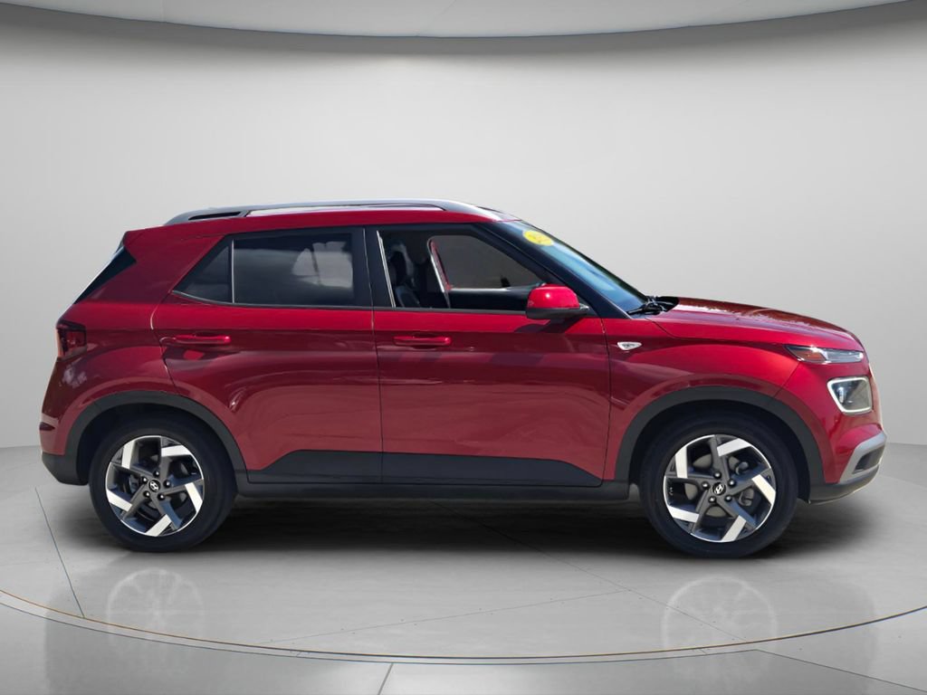 Used 2022 Hyundai Venue Limited w/ Cargo Package FWD image 4