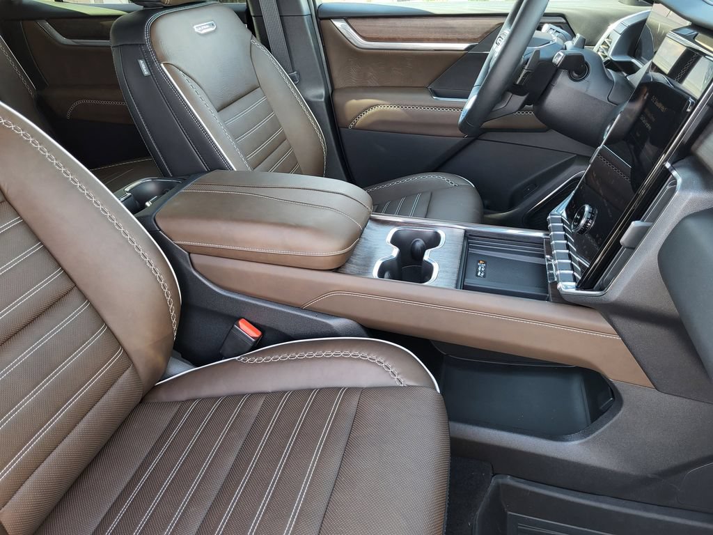 New 2026 GMC Acadia Denali Ultimate w/ LPO, Floor Liner Package AWD/4WD image 9