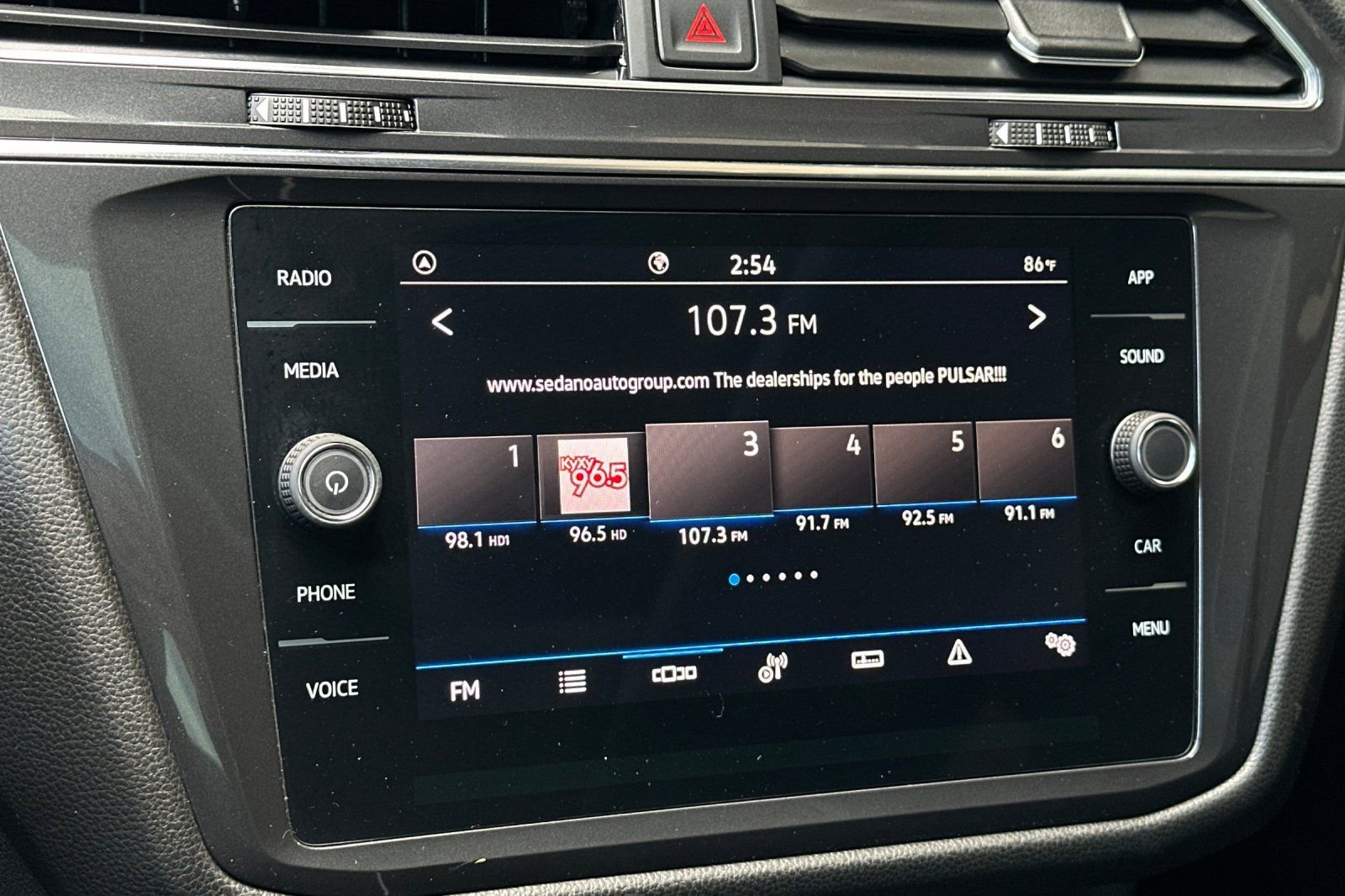 Certified 2023 Volkswagen Tiguan SE w/ Panoramic Sunroof Package FWD image 18