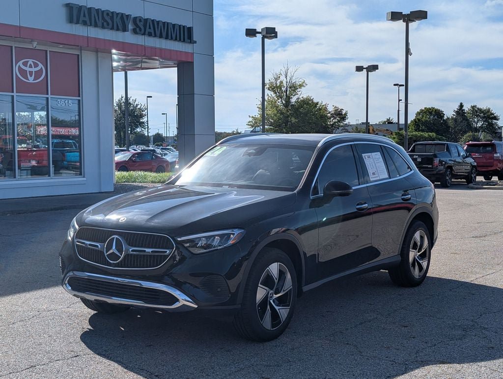 Used 2024 Mercedes-Benz GLC 300 4MATIC image 3