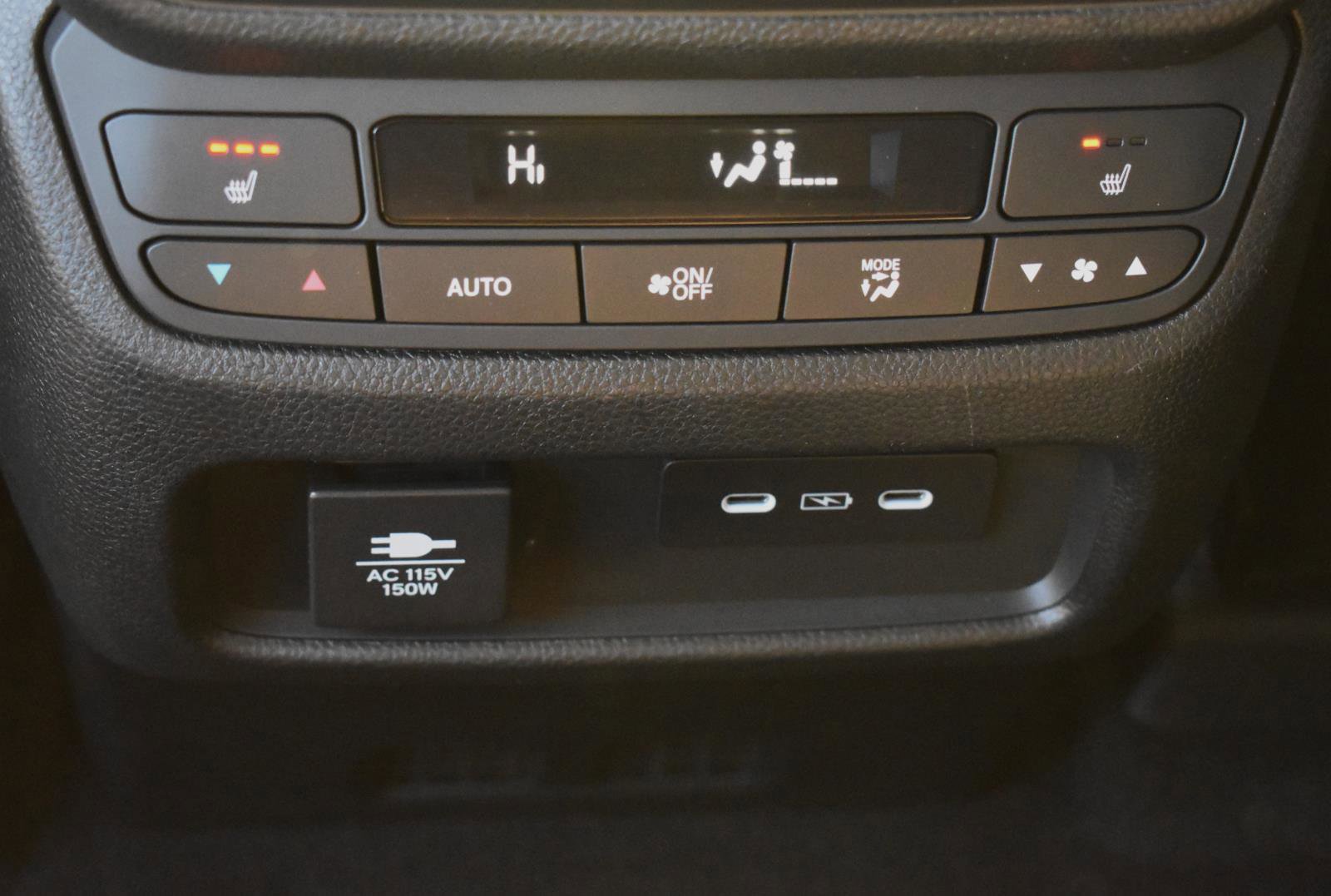 Used 2025 Honda Pilot Elite image 24