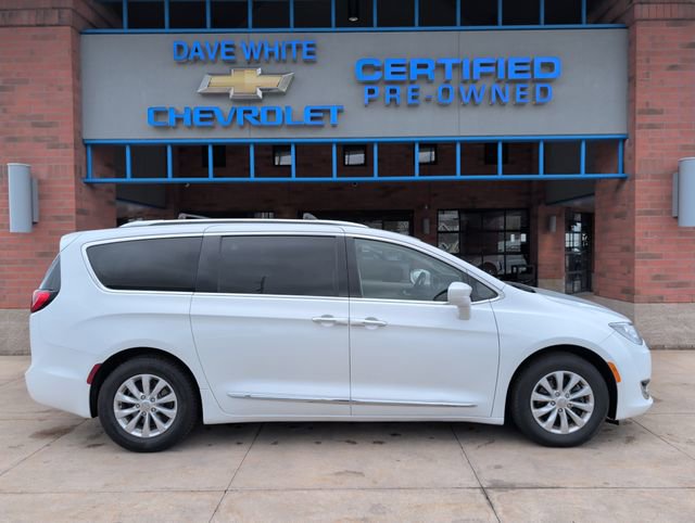 Used 2019 Chrysler Pacifica Touring-L image 9