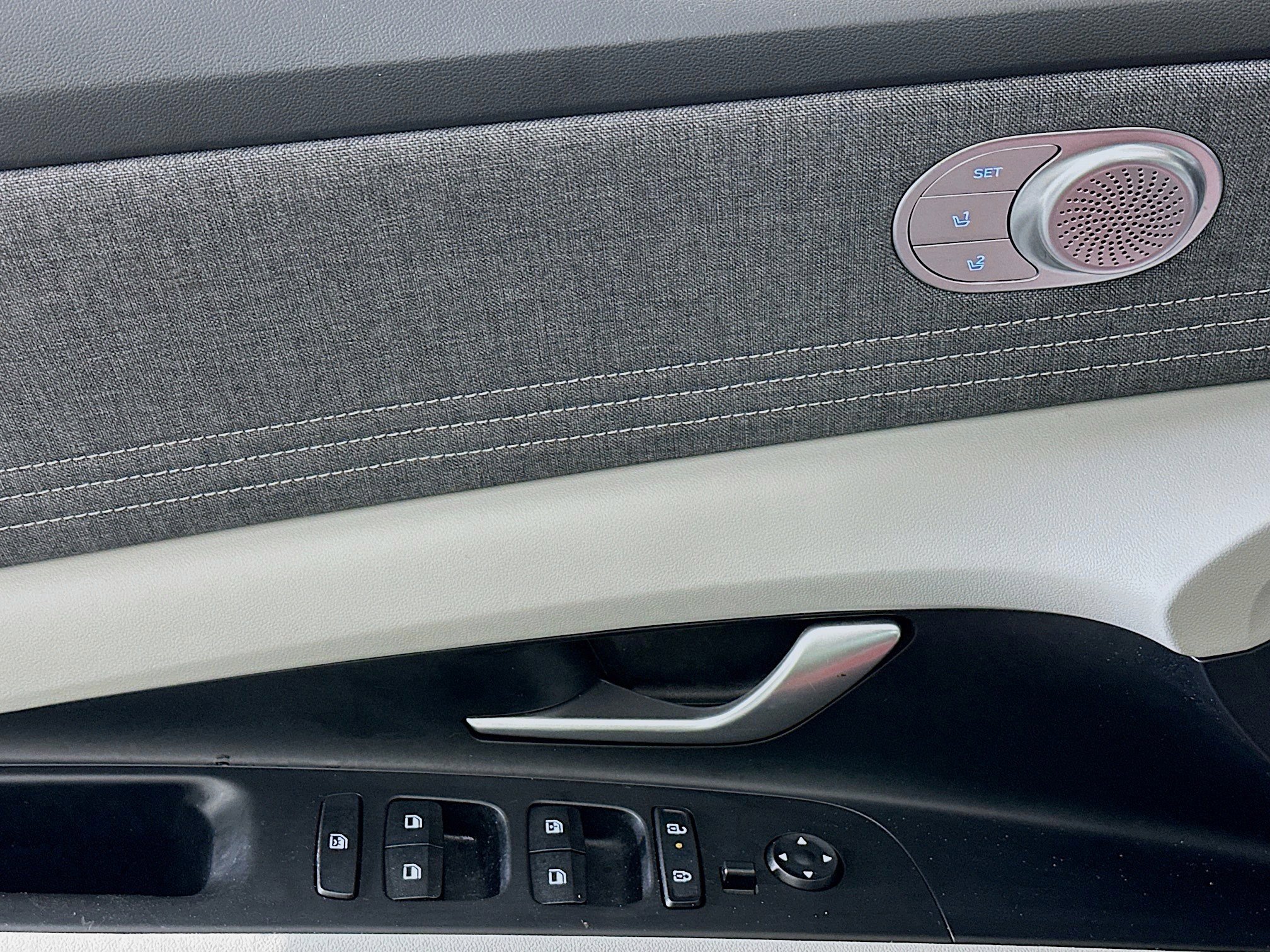 Used 2024 Hyundai Elantra Limited image 15