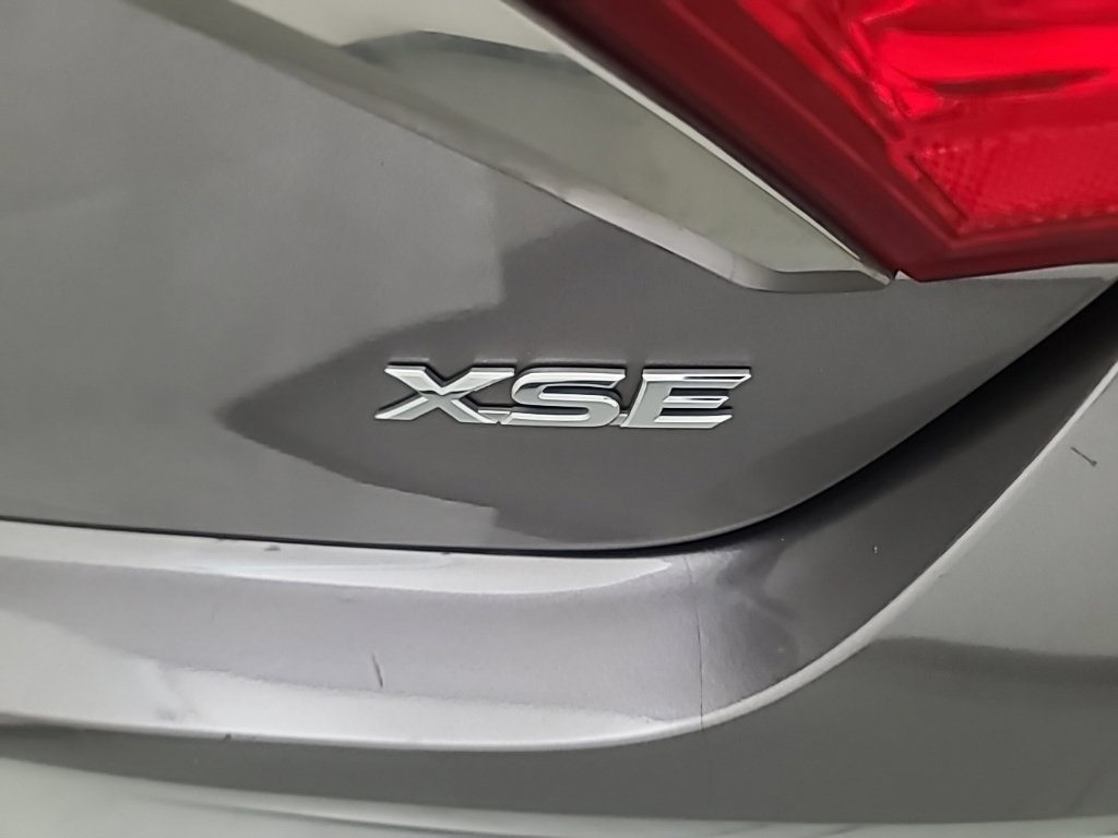 Used 2015 Toyota Camry XSE FWD image 12
