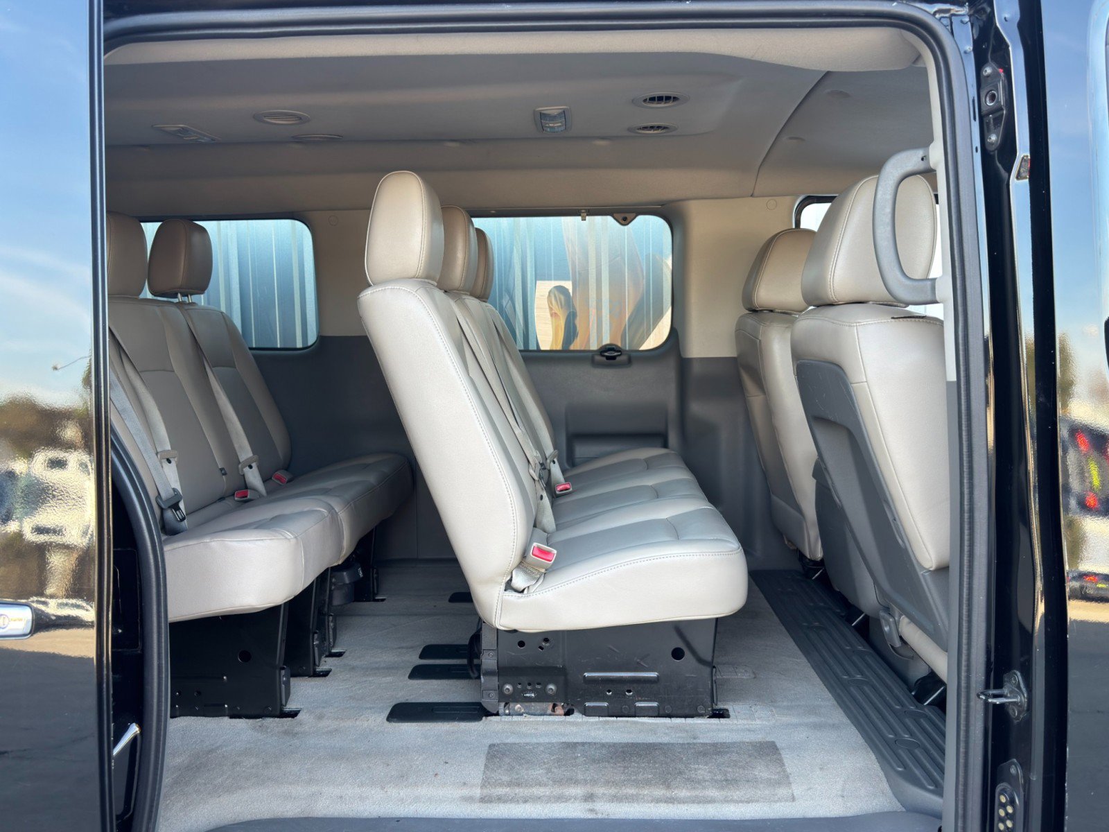 Used 2018 Nissan NV 3500 SL image 37