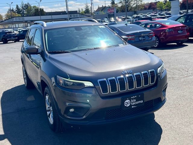 Used 2019 Jeep Cherokee Latitude Plus AWD/4WD image 3