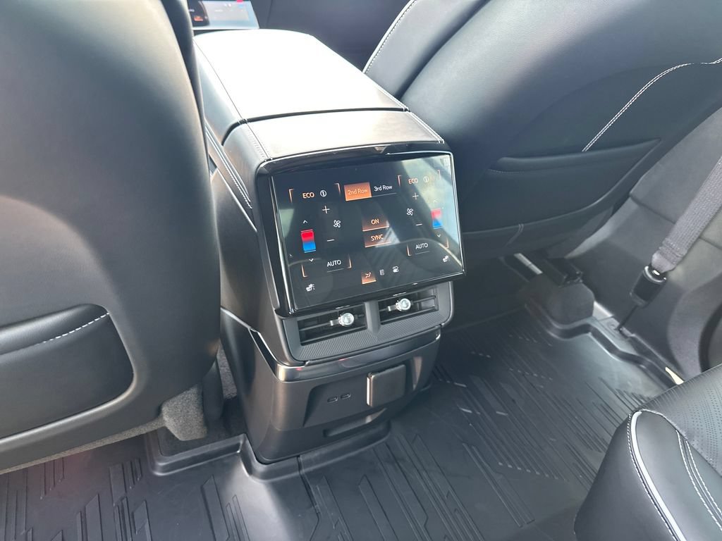 Used 2026 Cadillac Vistiq Platinum w/ LPO, Floor Liner Package AWD/4WD image 32