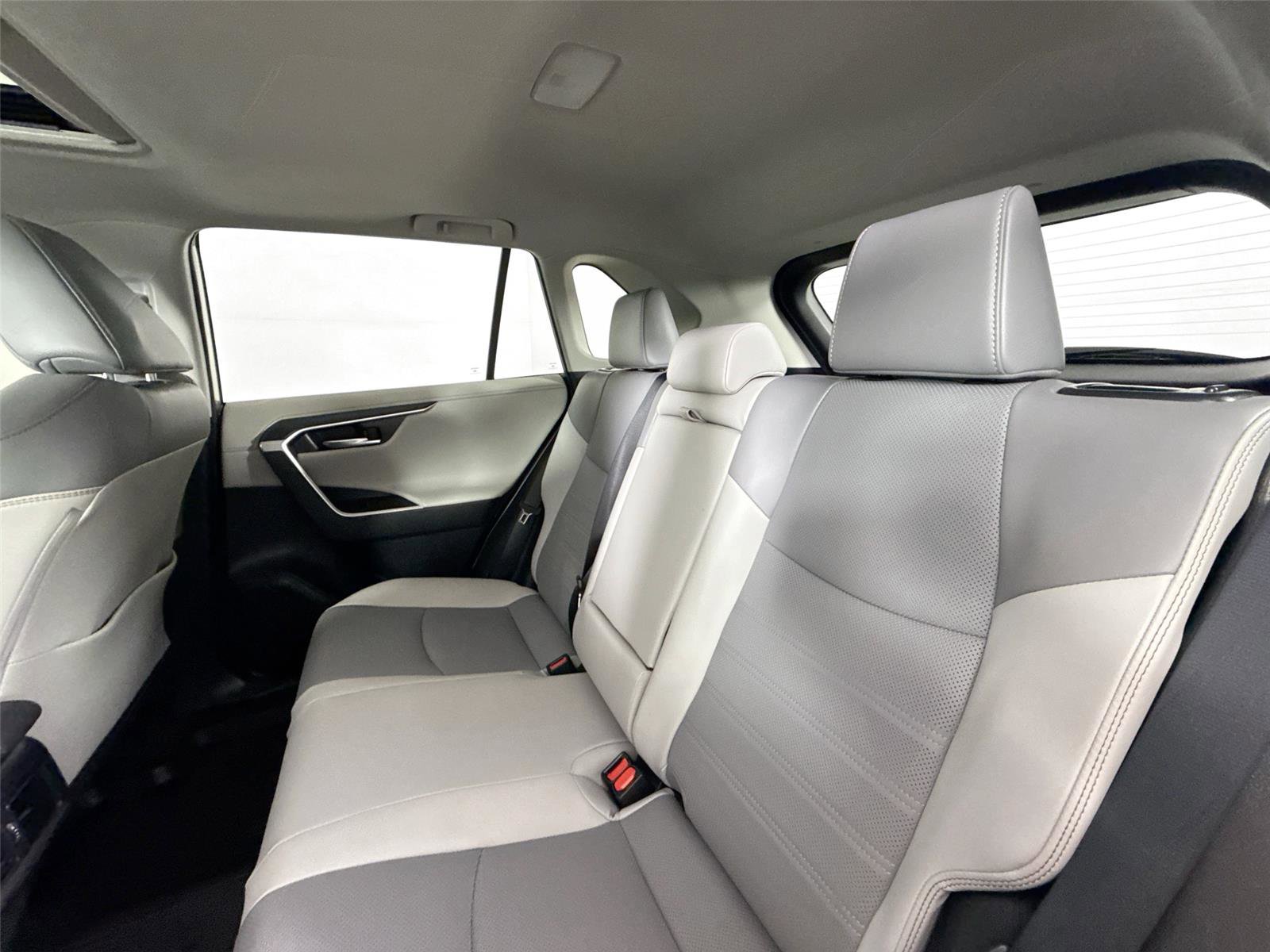 Used 2022 Toyota RAV4 Limited image 30