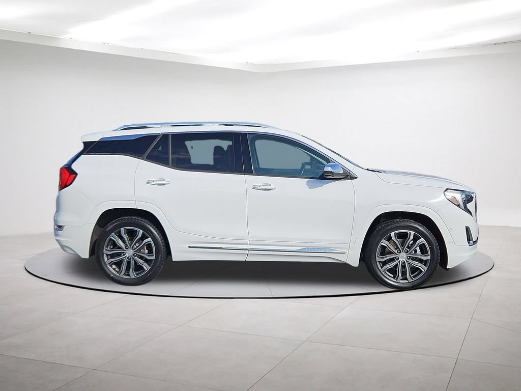 Used 2020 GMC Terrain Denali w/ Denali Premium Package AWD/4WD image 8