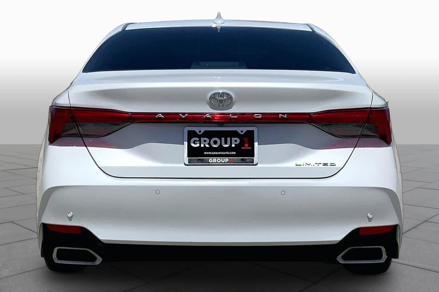 Used 2022 Toyota Avalon Limited w/ Advanced Safety Package FWD image 5