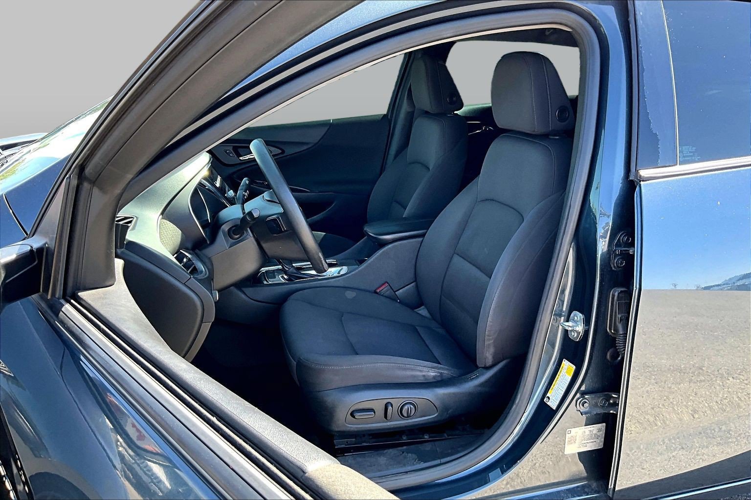 Used 2020 Chevrolet Malibu LT FWD image 23
