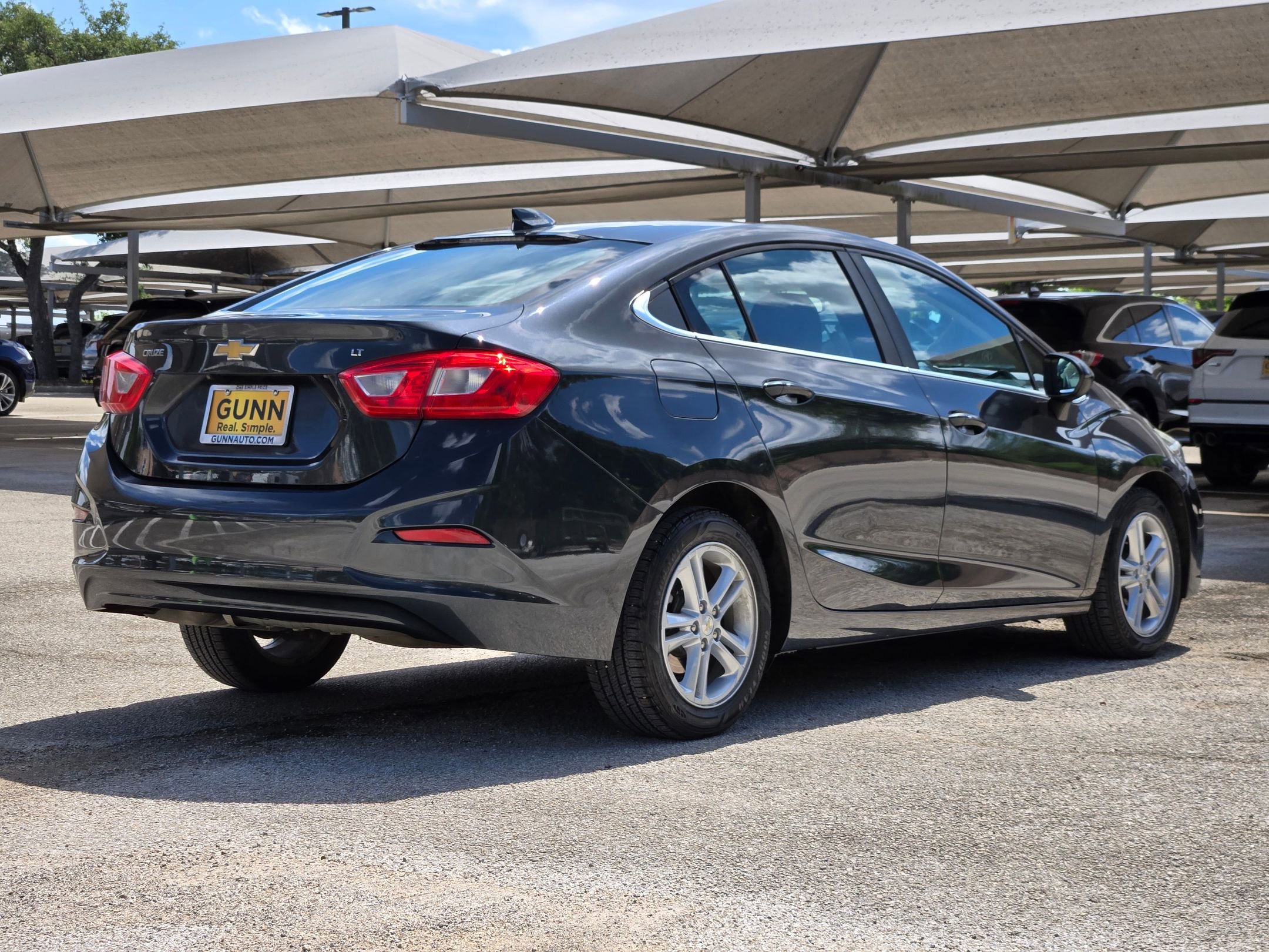 Used 2017 Chevrolet Cruze LT w/ Convenience Package FWD image 4