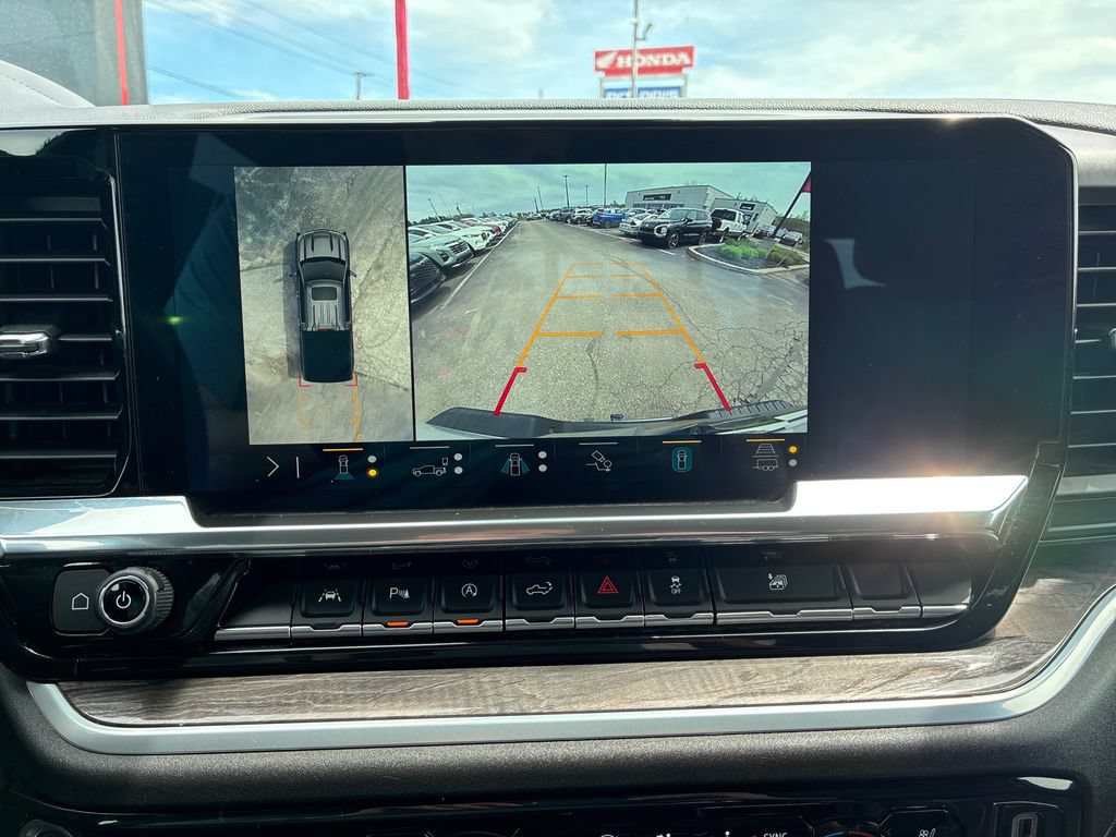 Used 2022 Chevrolet Silverado 1500 LTZ w/ Technology Package AWD/4WD image 33