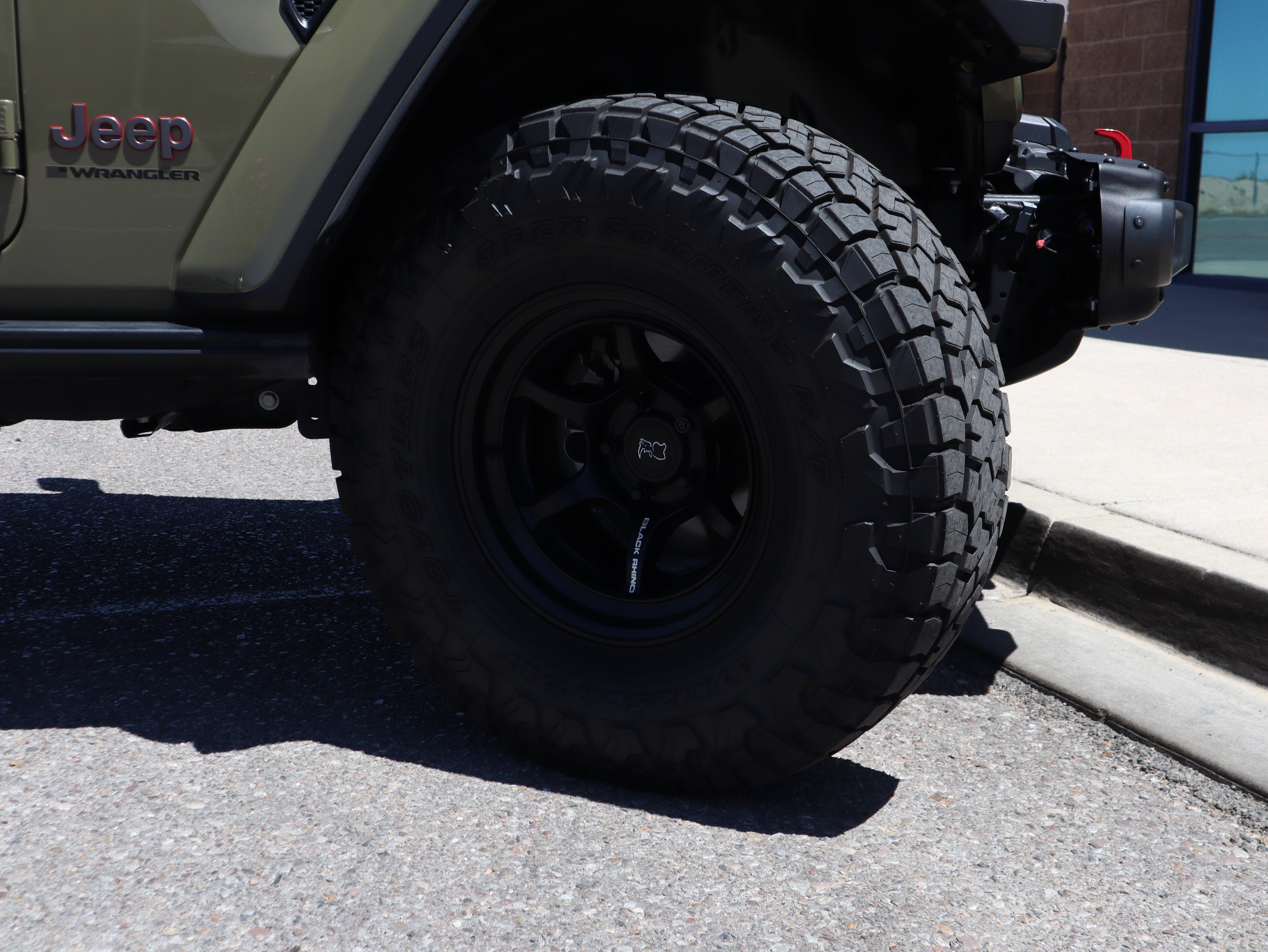 Used 2025 Jeep Wrangler Unlimited Rubicon AWD/4WD image 13