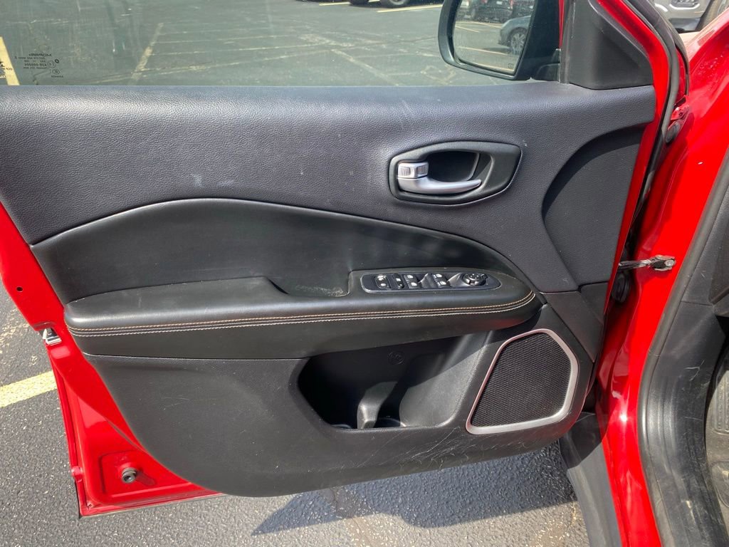 Used 2018 Jeep Compass Latitude w/ Popular Equipment Group image 11