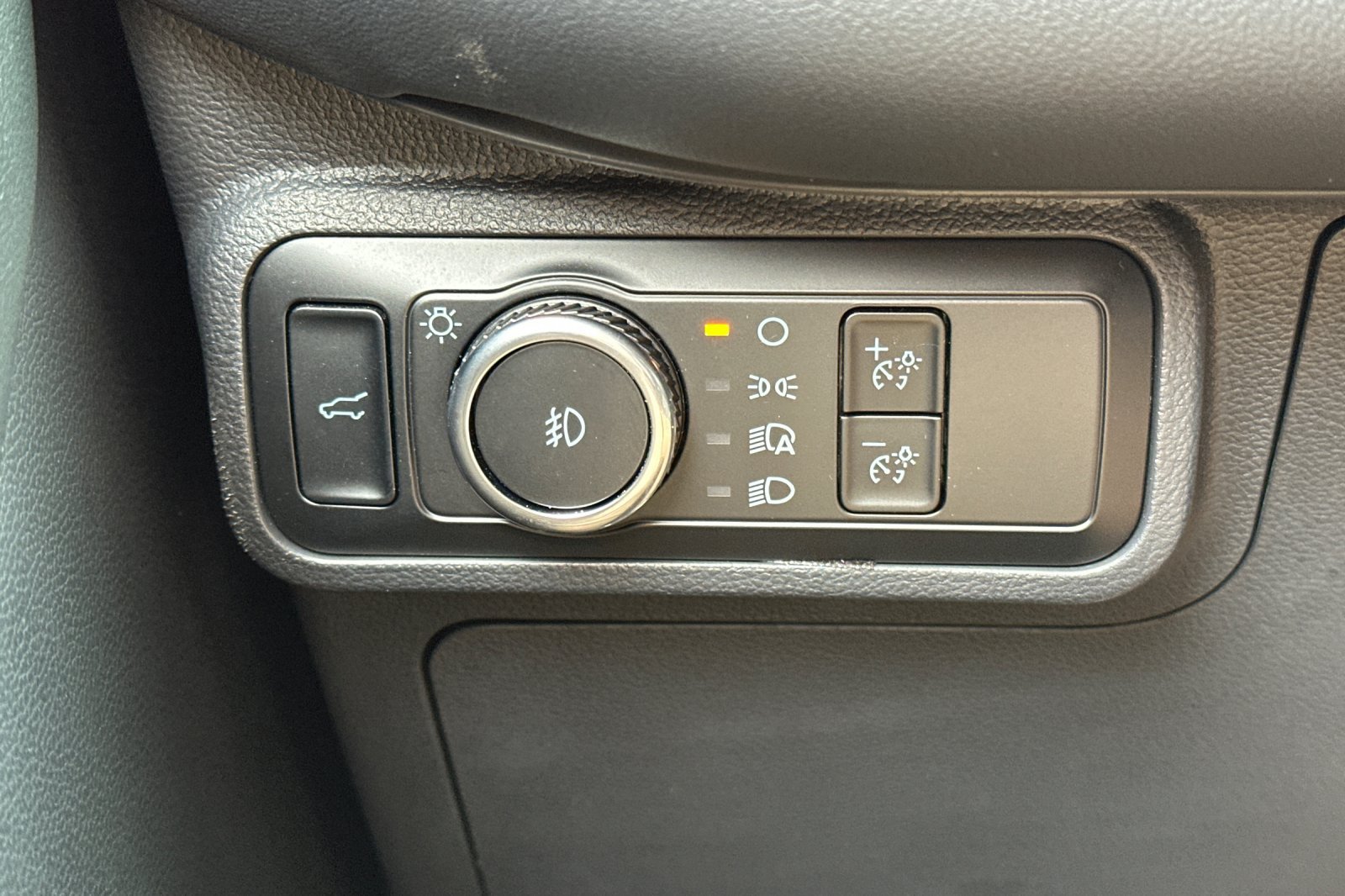 Used 2025 Ford Explorer ST AWD/4WD image 28
