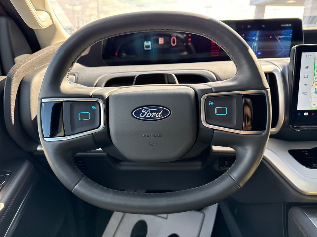 Used 2025 Ford Expedition Active image 18