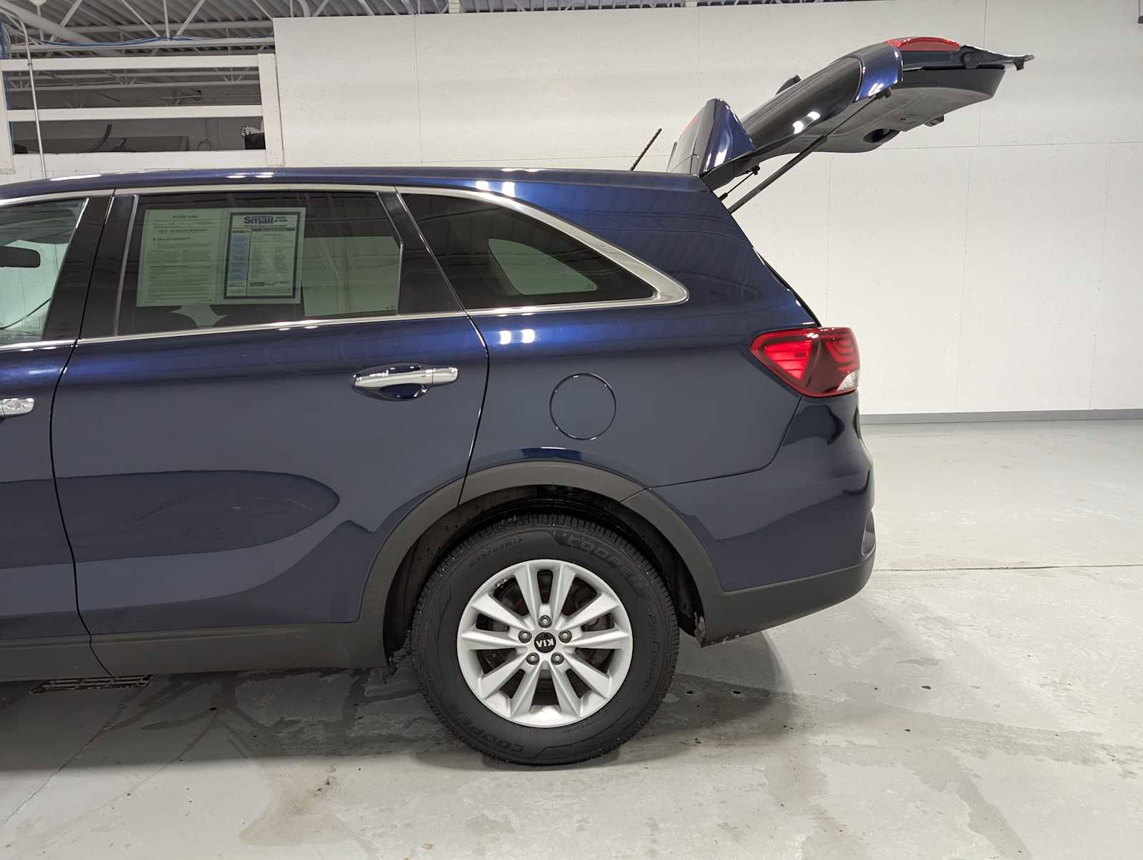 Used 2020 Kia Sorento LX image 11
