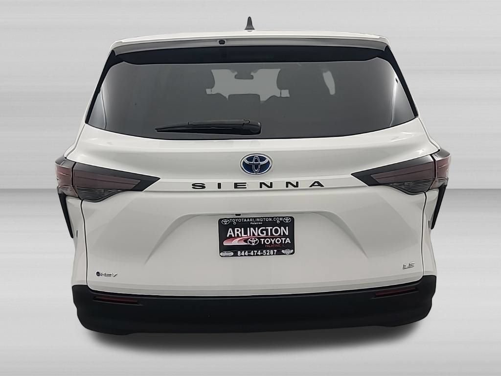 Used 2025 Toyota Sienna LE FWD image 6
