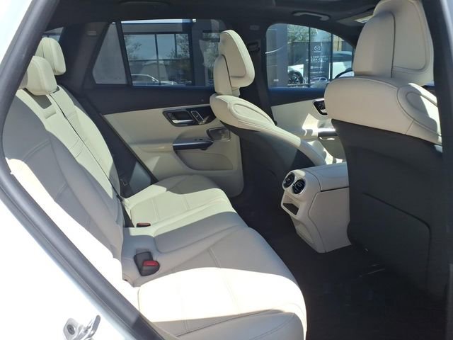 Used 2025 Mercedes-Benz GLC 300 4MATIC image 25