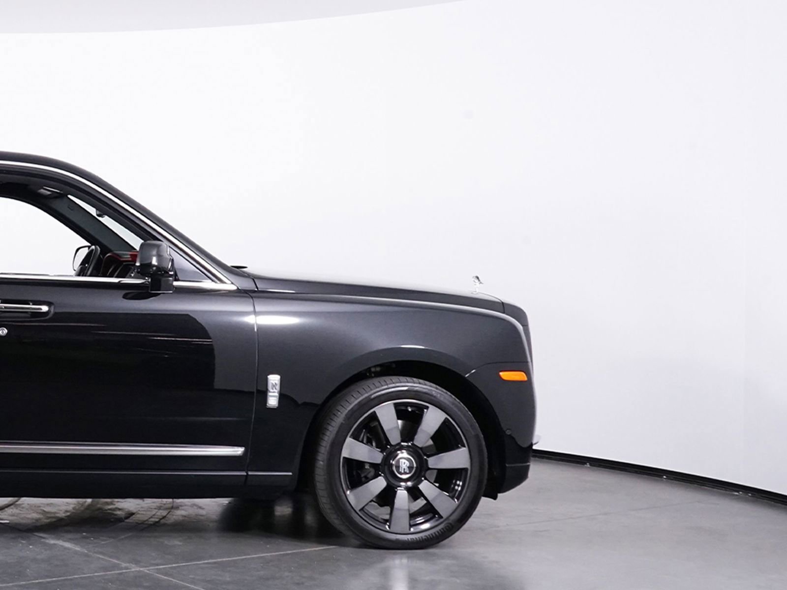 Used 2022 Rolls-Royce Cullinan w/ Cullinan Package image 14