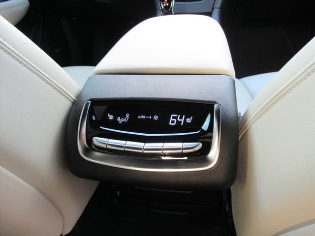 Used 2023 Cadillac XT6 Sport w/ Technology Package image 16