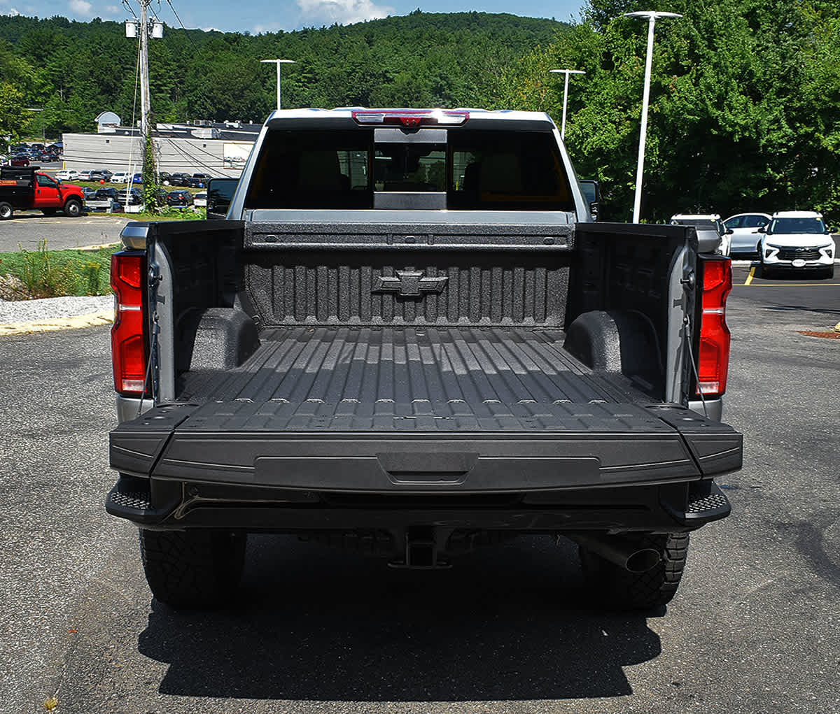 New 2026 Chevrolet Silverado 2500 ZR2 w/ LPO, Dark Essentials Package AWD/4WD image 8