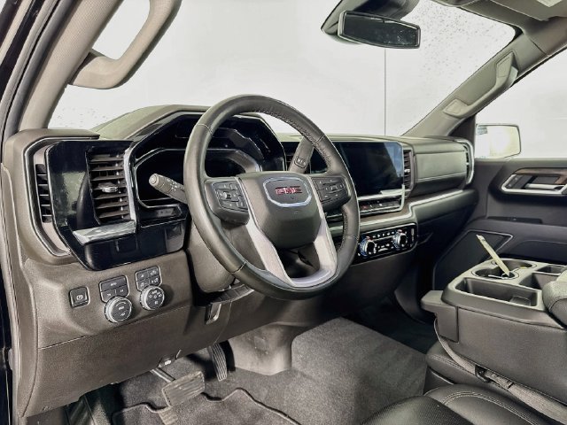 Used 2025 GMC Sierra 1500 SLT AWD/4WD image 9