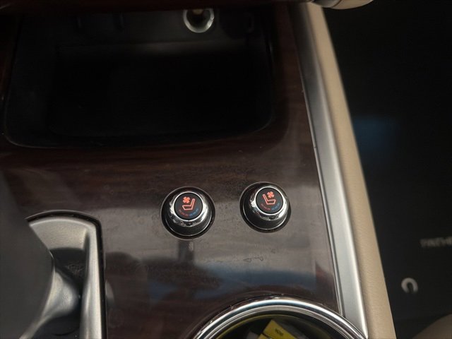 Used 2016 Nissan Pathfinder Platinum w/ Family Entertainment Package image 32