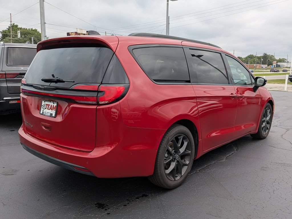Used 2025 Chrysler Pacifica Limited FWD image 8