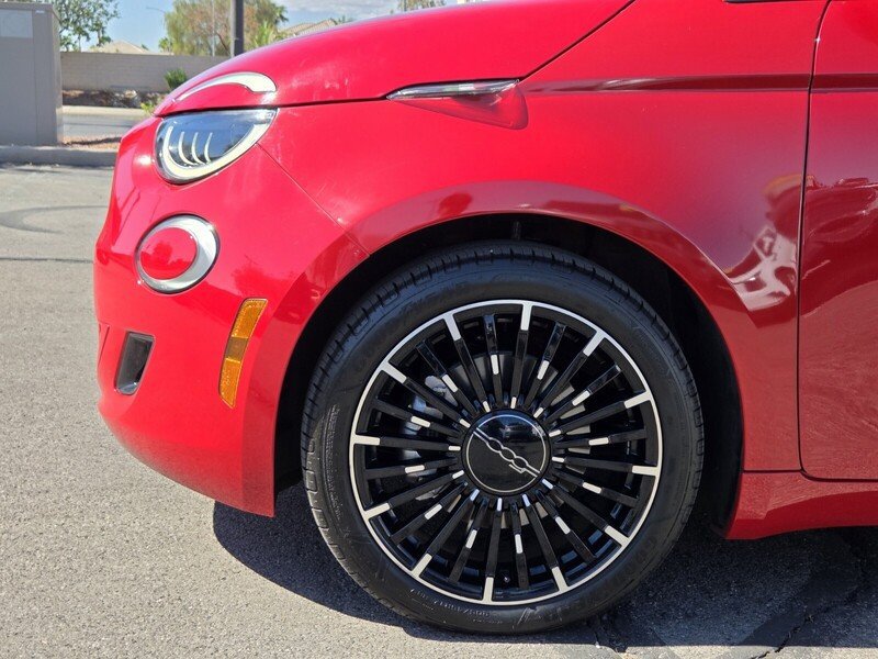 Used 2024 FIAT 500 e (RED) FWD image 9
