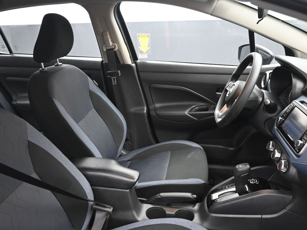 Used 2025 Nissan Versa SV image 12