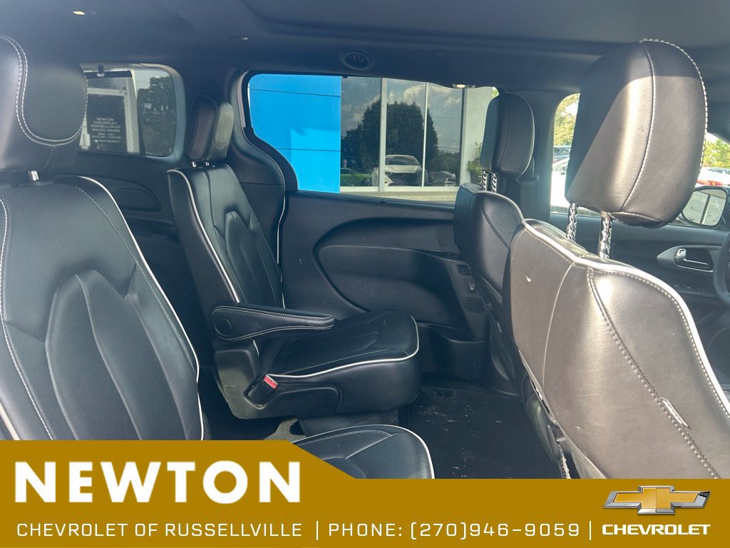 Used 2025 Chrysler Pacifica Limited FWD image 8