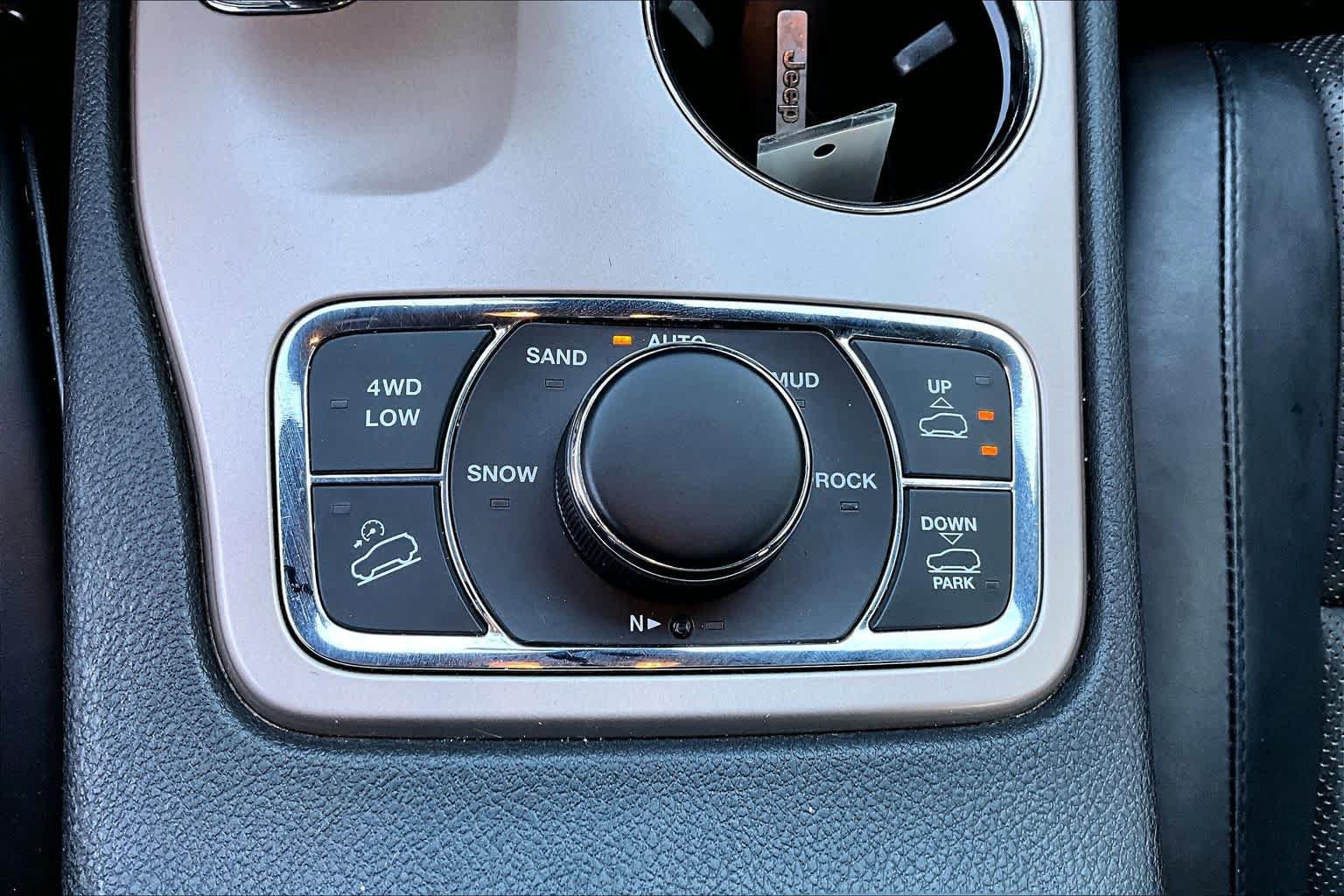 Used 2014 Jeep Grand Cherokee Summit AWD/4WD image 27