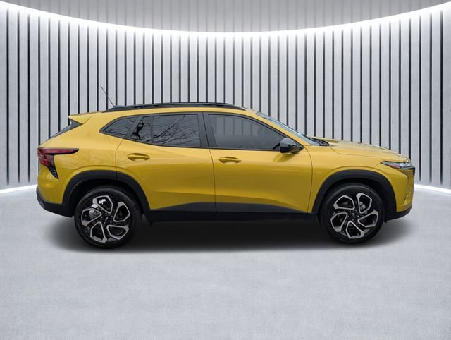 Used 2024 Chevrolet Trax RS w/ Sunroof Package FWD image 2