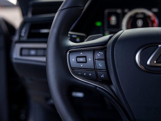 Used 2025 Lexus ES 300h w/ Premium Package image 40