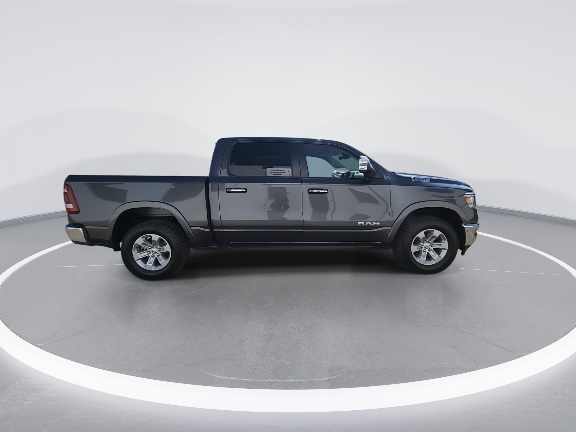 Used 2022 RAM 1500 Laramie AWD/4WD image 9