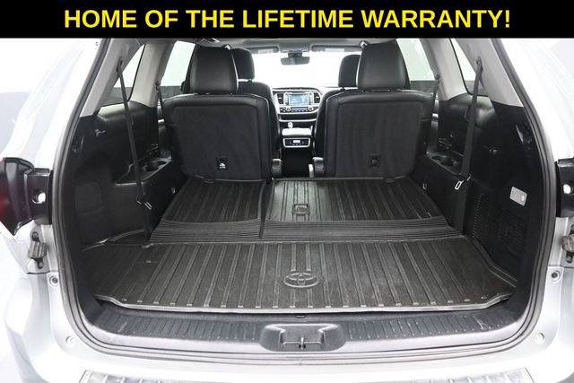 Used 2017 Toyota Highlander SE AWD/4WD image 29