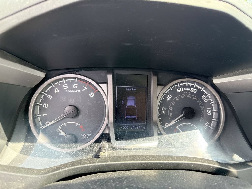 Used 2017 Toyota Tacoma SR5 w/ Tow Package RWD image 12