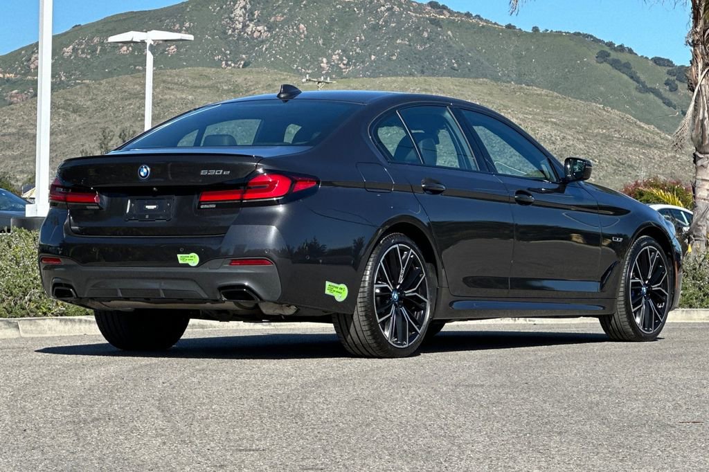 Used 2023 BMW 530e w/ M Sport Package image 3