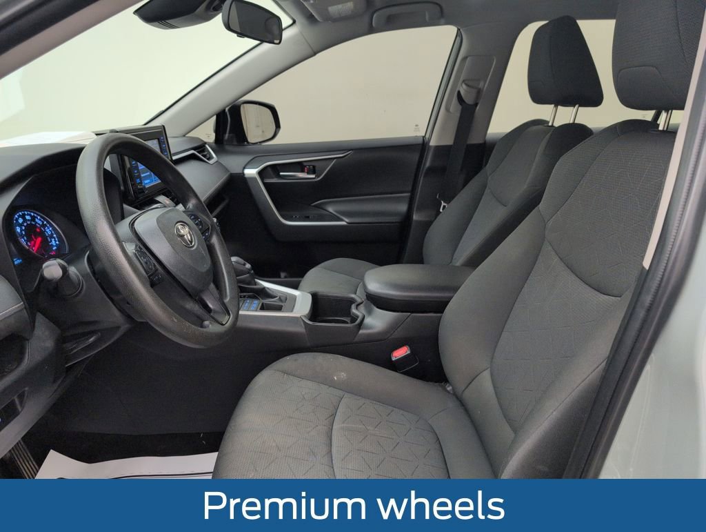 Used 2022 Toyota RAV4 XLE image 4