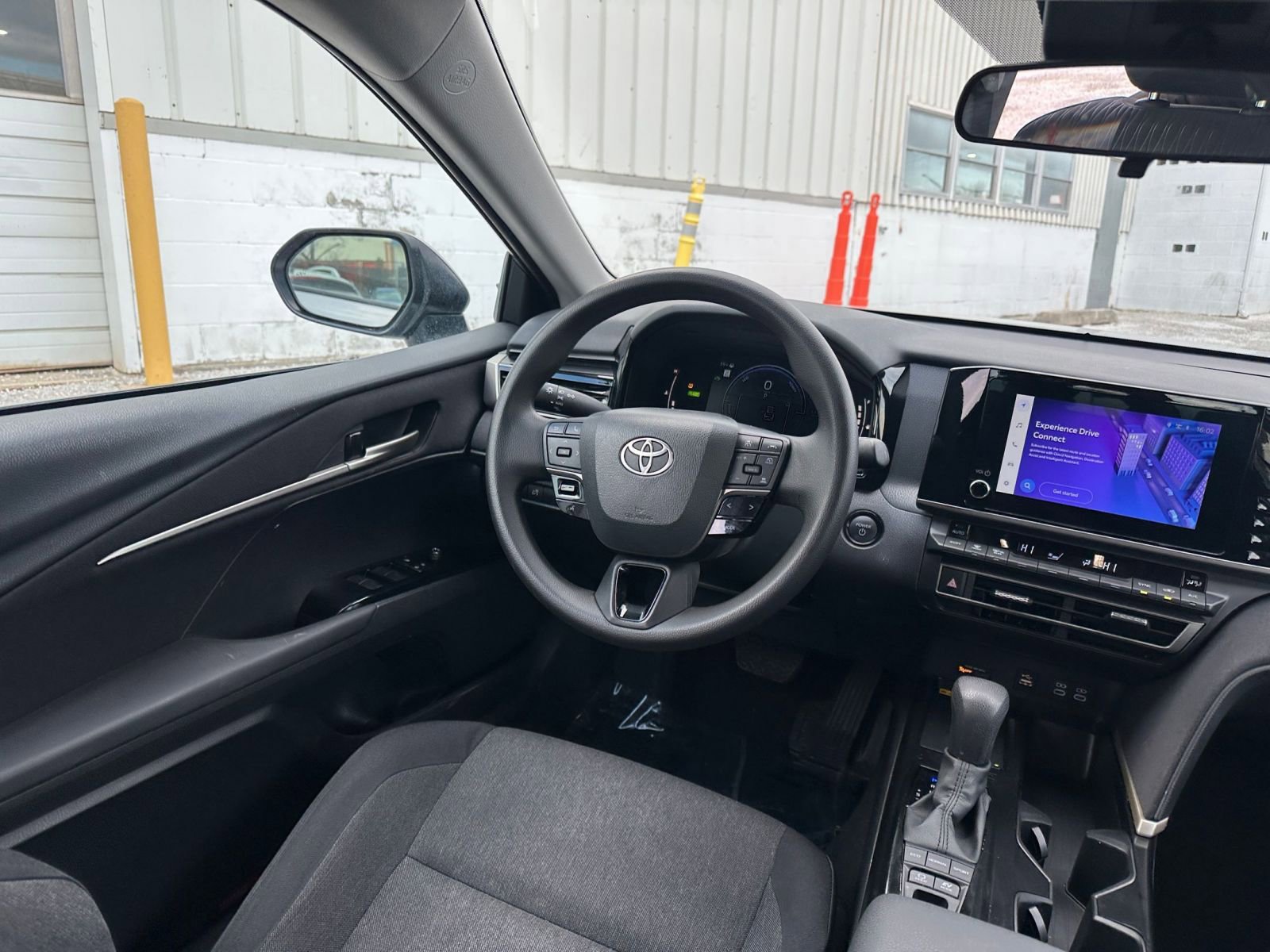 Used 2025 Toyota Camry LE image 33