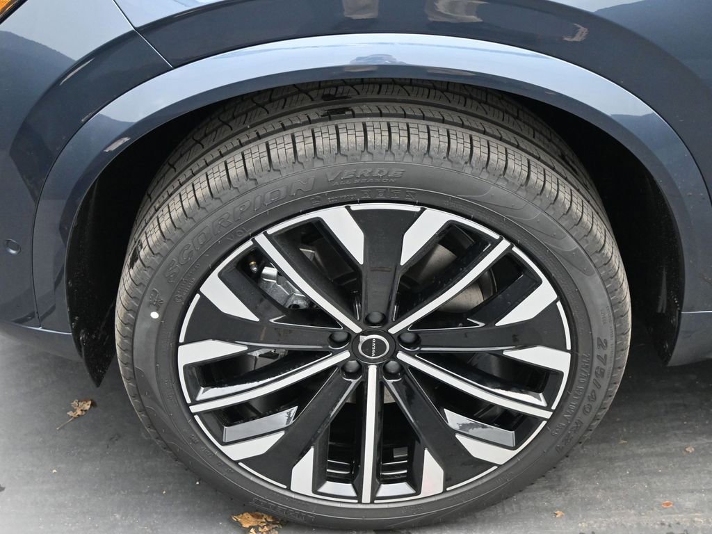 New 2026 Volvo XC90 B6 Ultra w/ Protection Package image 4